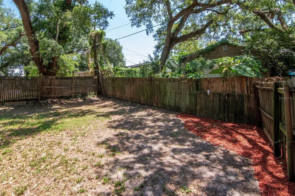 2101 E Howell Street Tampa FL 33610