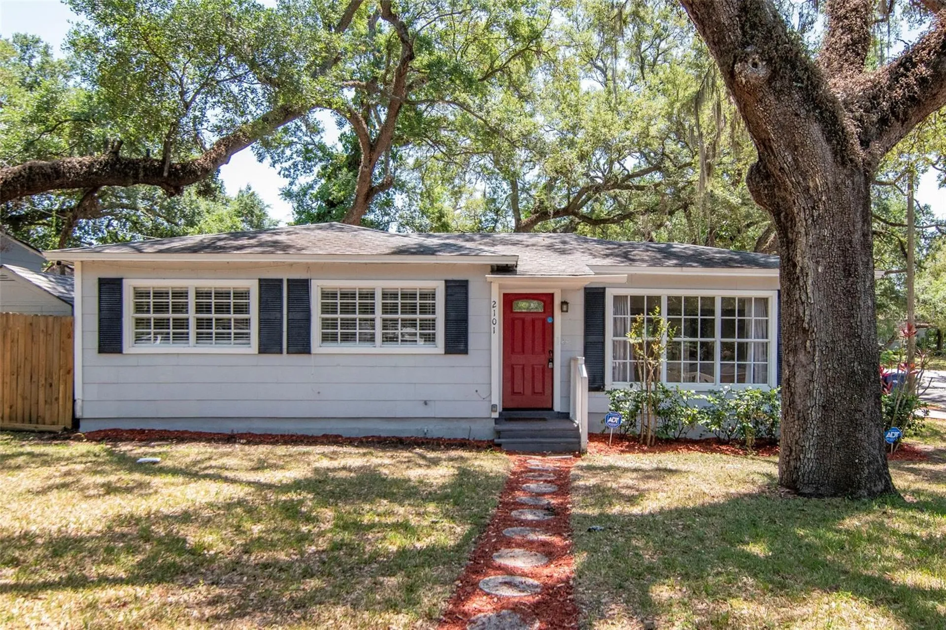 2101 E Howell Street Tampa FL 33610