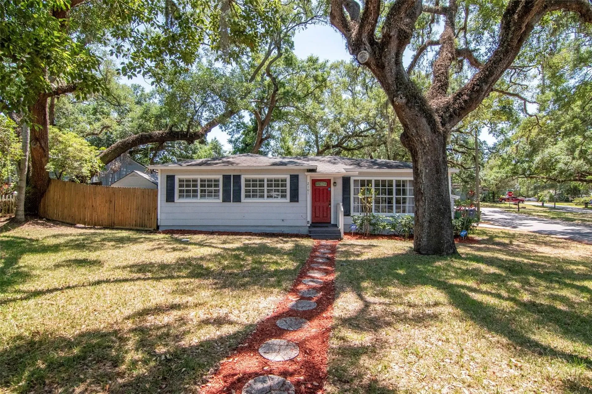 2101 E Howell Street Tampa FL 33610