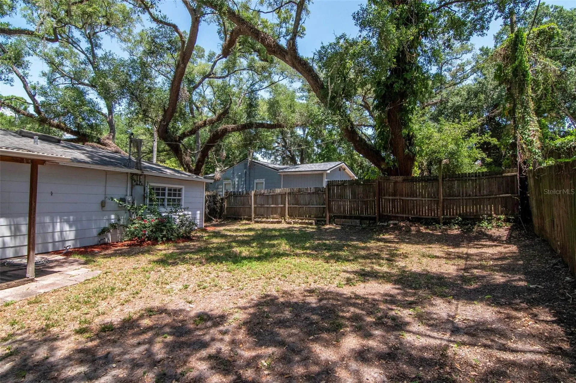 2101 E Howell Street Tampa FL 33610