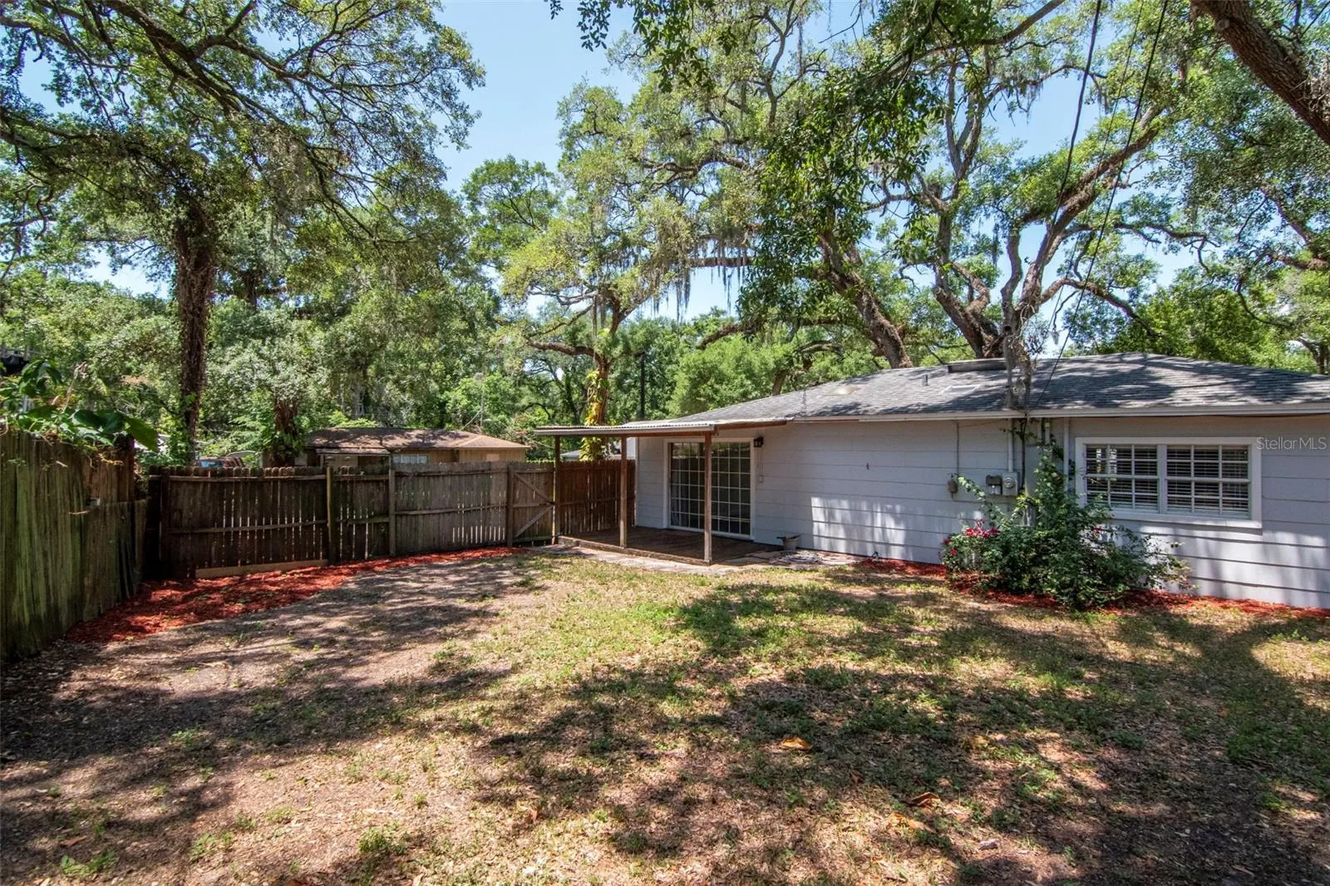 2101 E Howell Street Tampa FL 33610