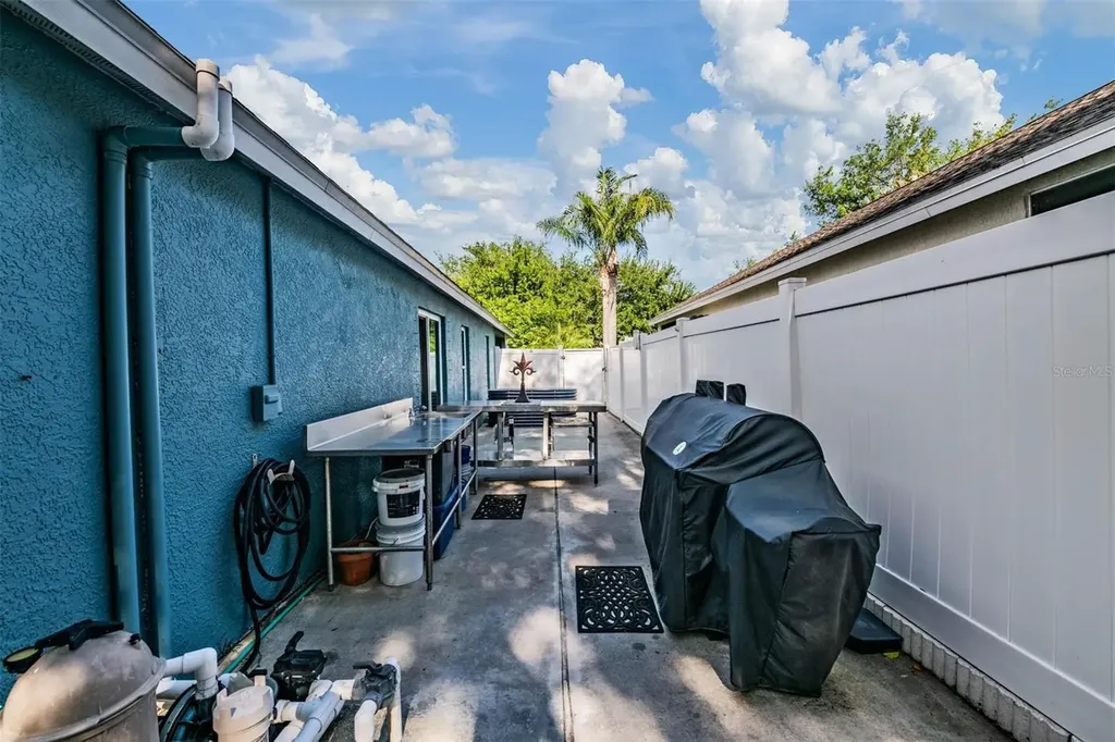 1686 Oak Spring Drive Tarpon Springs FL 34689