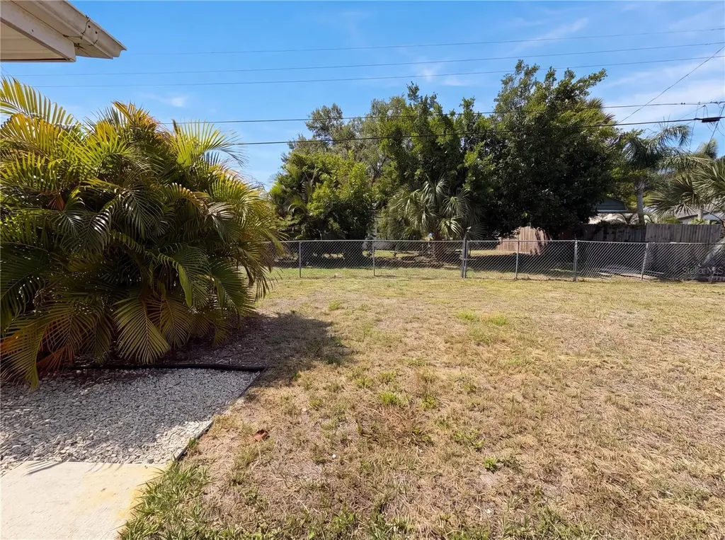 829 E 4th Street Englewood FL 34223