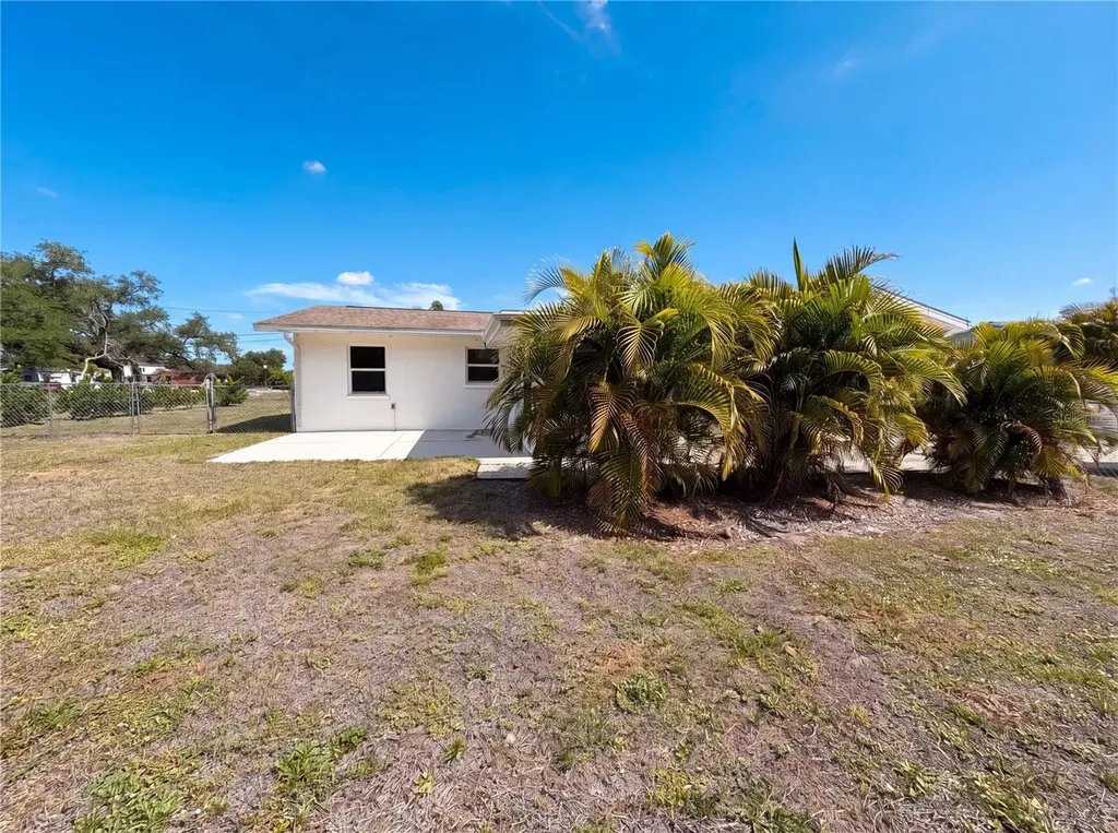 829 E 4th Street Englewood FL 34223
