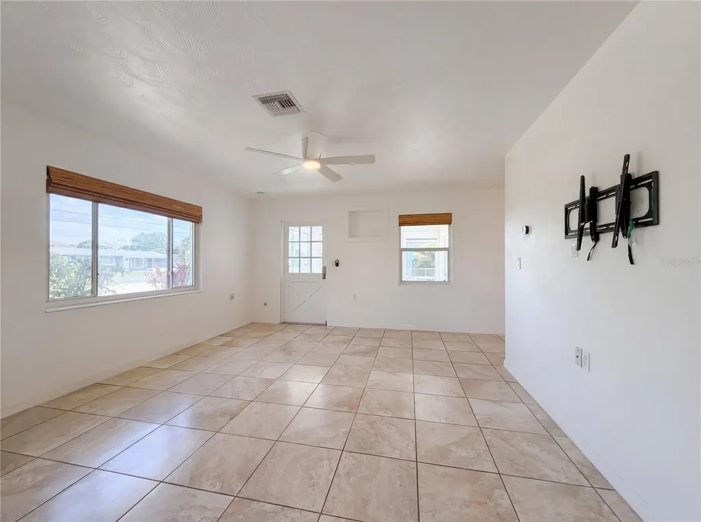 829 E 4th Street Englewood FL 34223