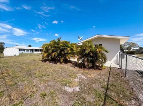 829 E 4th Street Englewood FL 34223