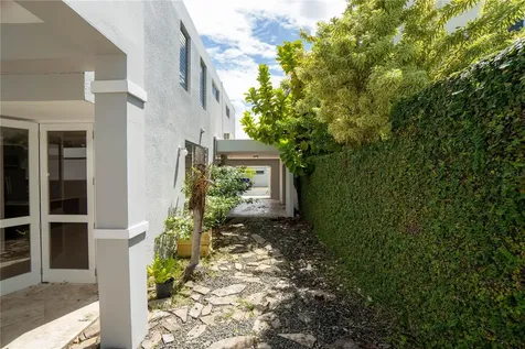 123 Estancias Reales Guaynabo PR 00969