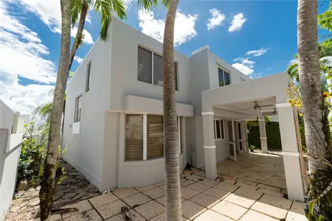 123 Estancias Reales Guaynabo PR 00969