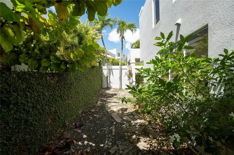 123 Estancias Reales Guaynabo PR 00969