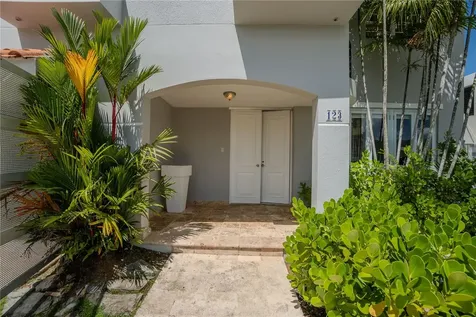 123 Estancias Reales Guaynabo PR 00969
