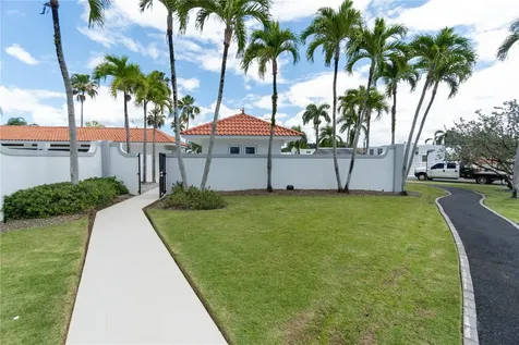 123 Estancias Reales Guaynabo PR 00969