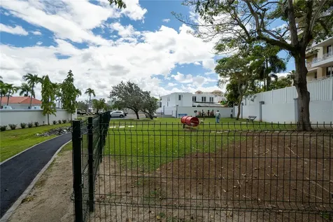 123 Estancias Reales Guaynabo PR 00969