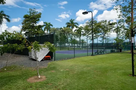 123 Estancias Reales Guaynabo PR 00969