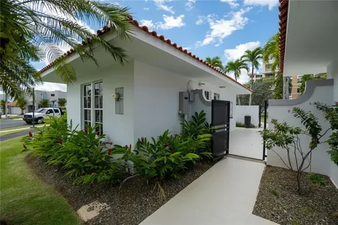 123 Estancias Reales Guaynabo PR 00969