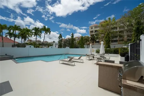 123 Estancias Reales Guaynabo PR 00969