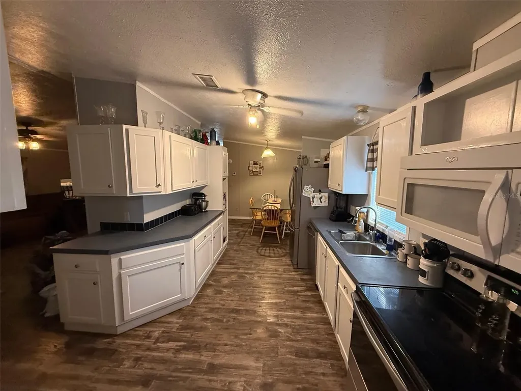 38038 Cat Avenue Zephyrhills FL 33541