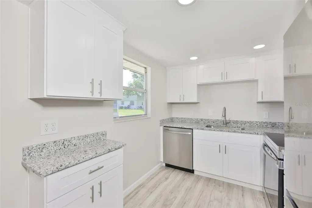 1802 Bedford Terrace Sun City Center FL 33573