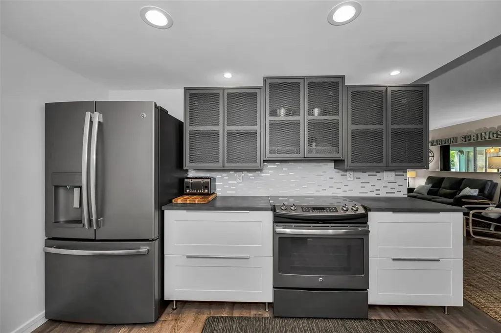1250 S Pinellas Avenue Tarpon Springs FL 34689