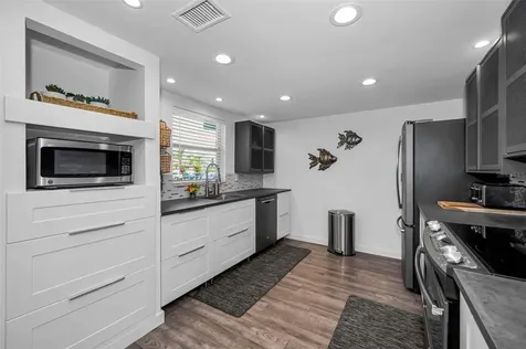 1250 S Pinellas Avenue Tarpon Springs FL 34689