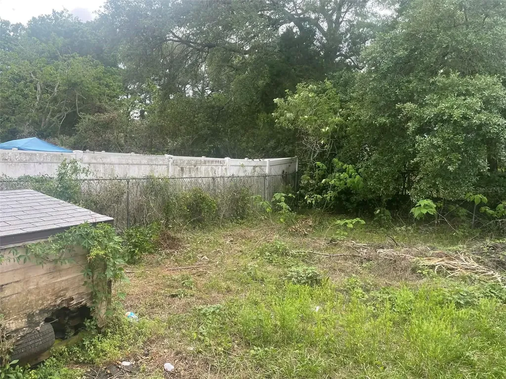 8716 N Tangerine Place Tampa FL 33617