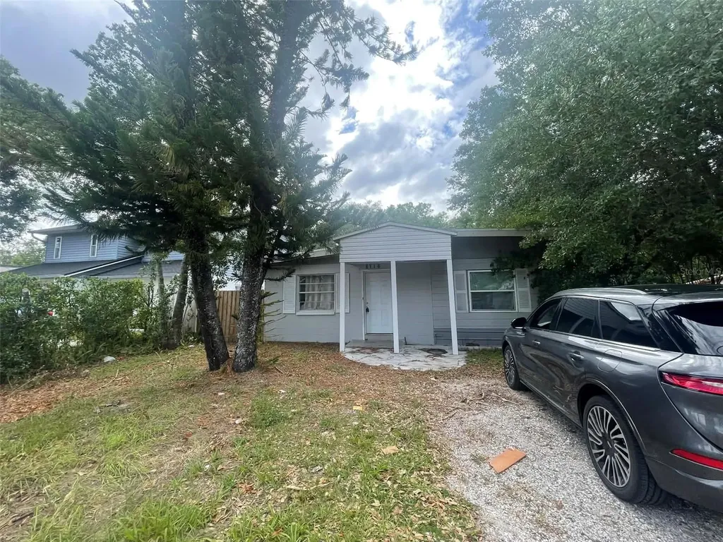 8716 N Tangerine Place Tampa FL 33617