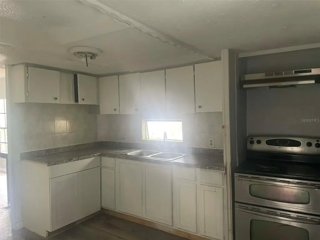 8716 N Tangerine Place Tampa FL 33617