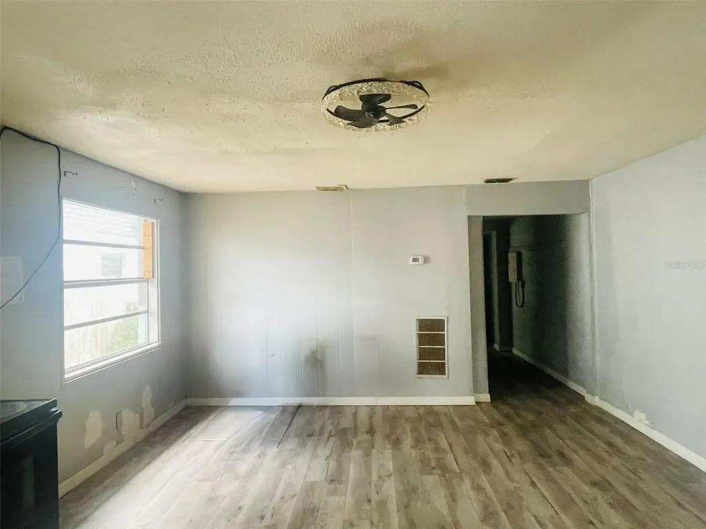 8716 N Tangerine Place Tampa FL 33617
