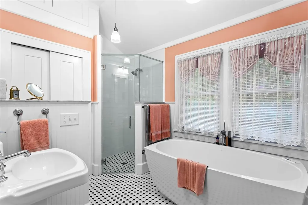 316 9th Avenue NE St Petersburg FL 33701