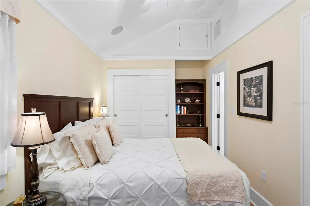 316 9th Avenue NE St Petersburg FL 33701