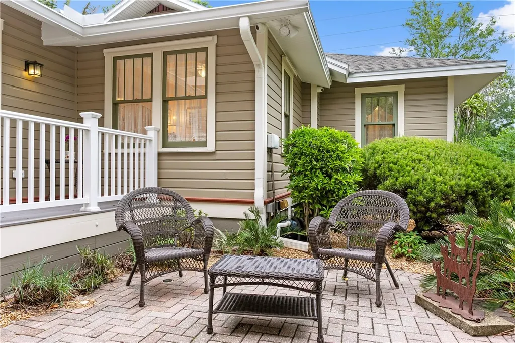 316 9th Avenue NE St Petersburg FL 33701