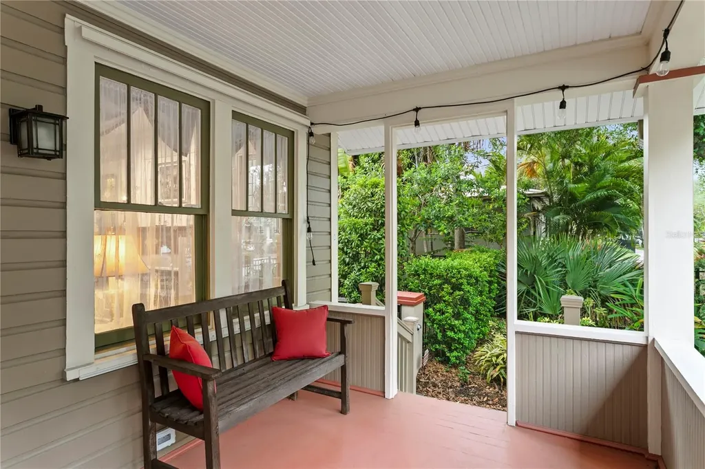 316 9th Avenue NE St Petersburg FL 33701