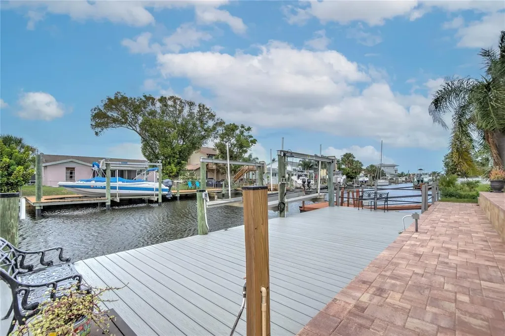 7352 Gulf Way Hudson FL 34667