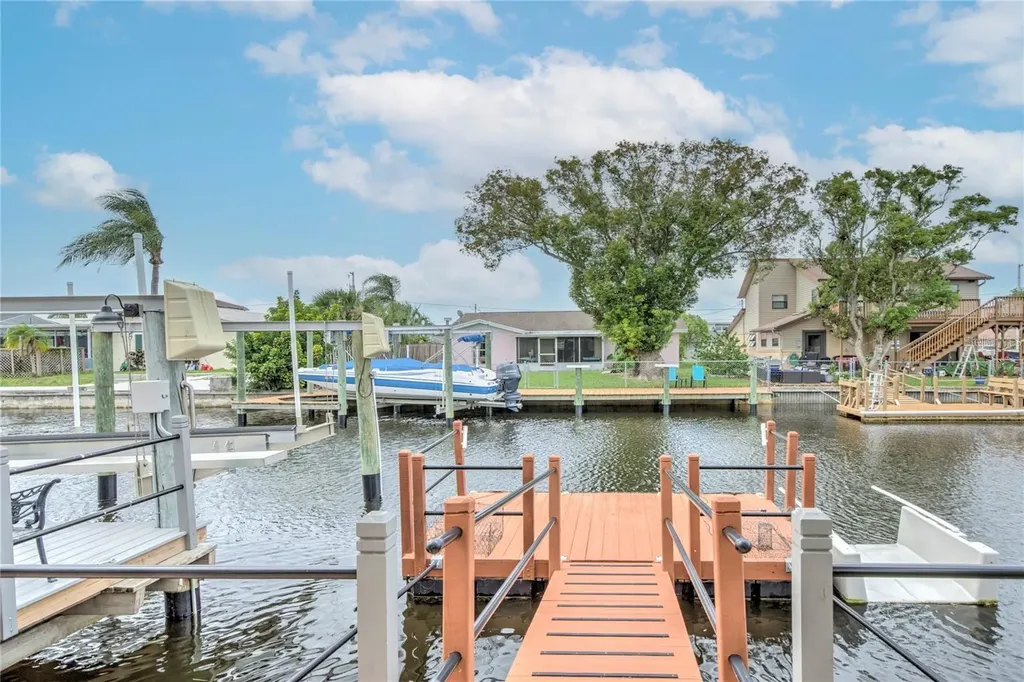 7352 Gulf Way Hudson FL 34667