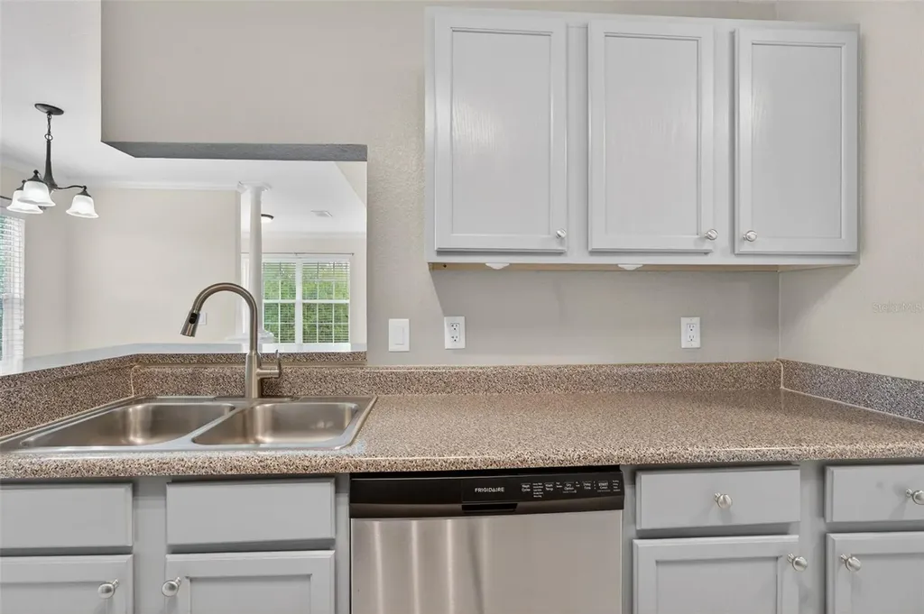 7800 Point Meadows Drive Jacksonville FL 32256
