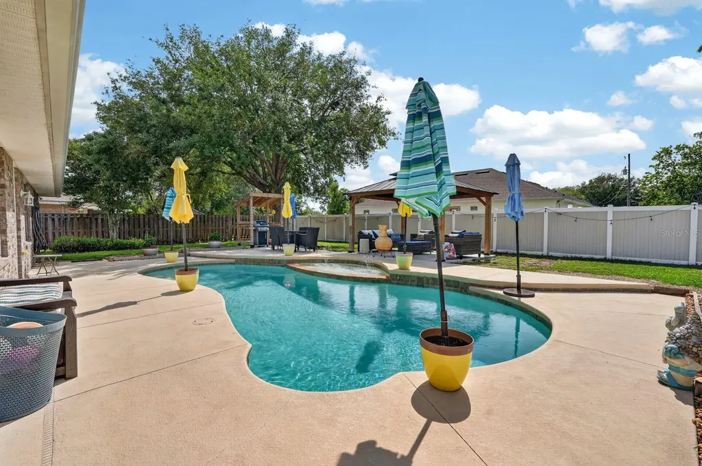 27 Lyndenhurst Lane Palm Coast FL 32137