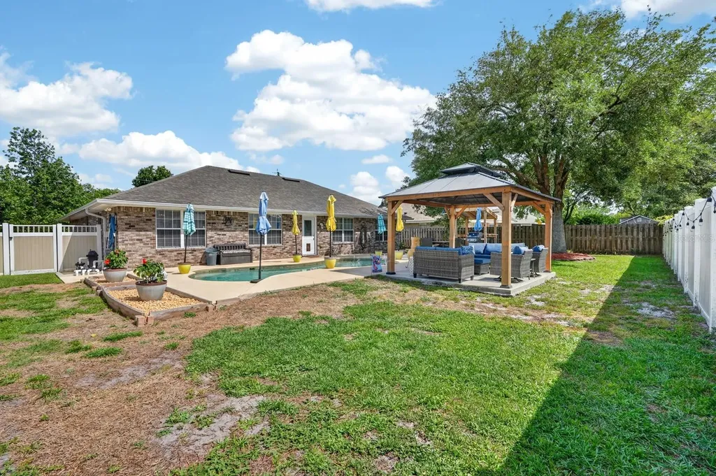 27 Lyndenhurst Lane Palm Coast FL 32137