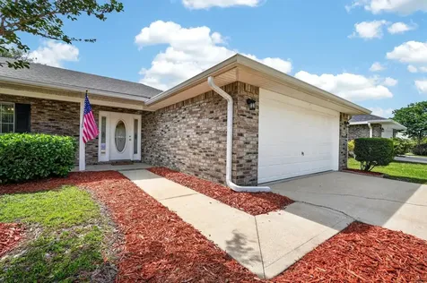 27 Lyndenhurst Lane Palm Coast FL 32137