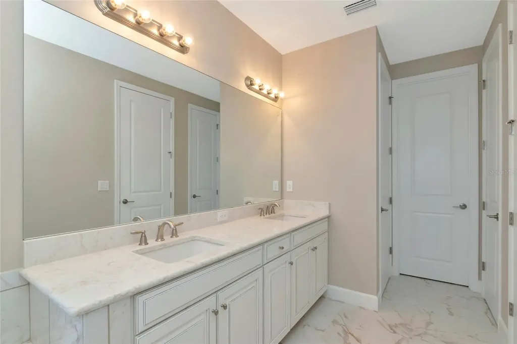 10187 Milky Way Circle Sarasota FL 34241