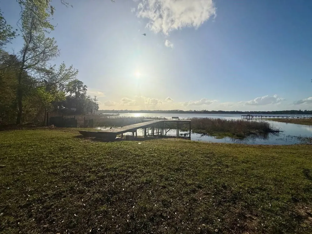 101 Walker Drive Interlachen FL 32148