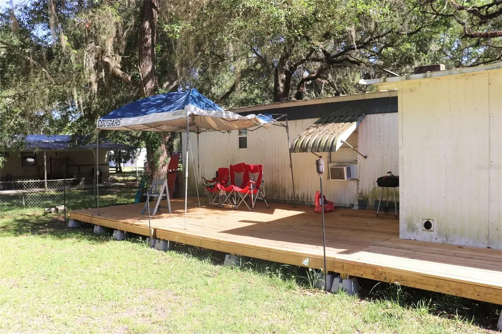 2466 Cr 401a Lake Panasoffkee FL 33538