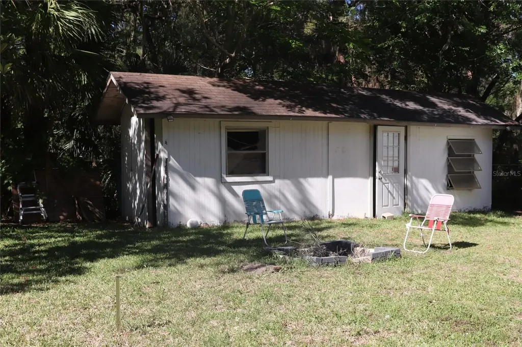 2466 Cr 401a Lake Panasoffkee FL 33538