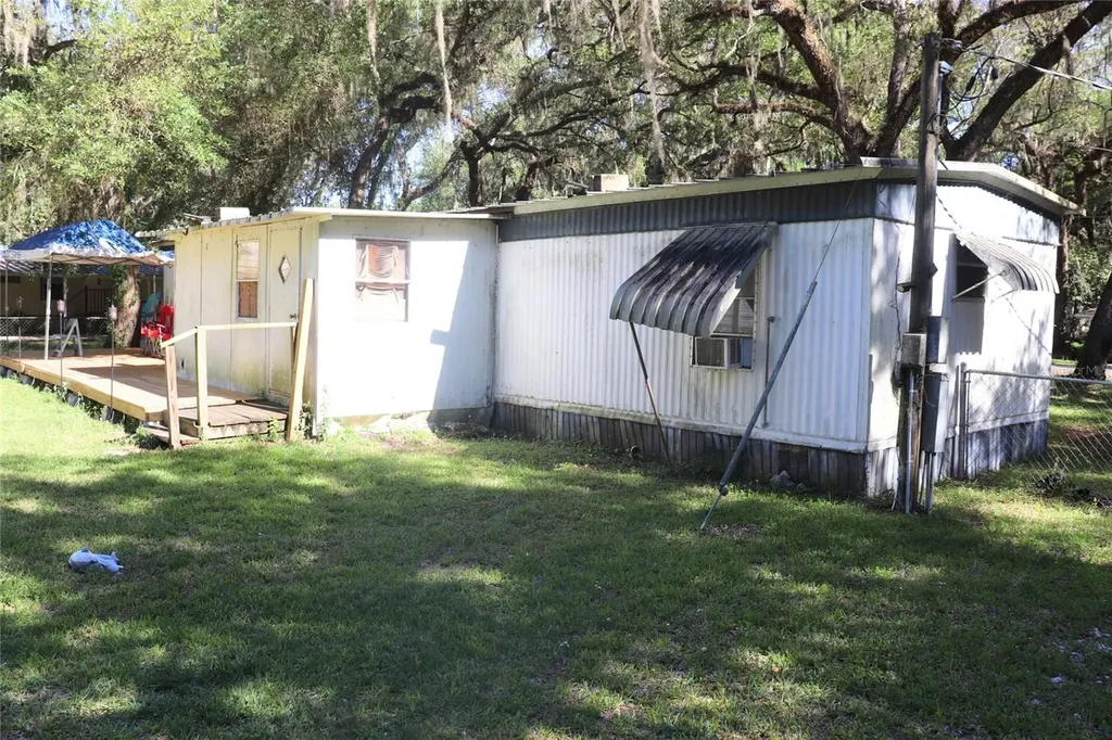 2466 Cr 401a Lake Panasoffkee FL 33538