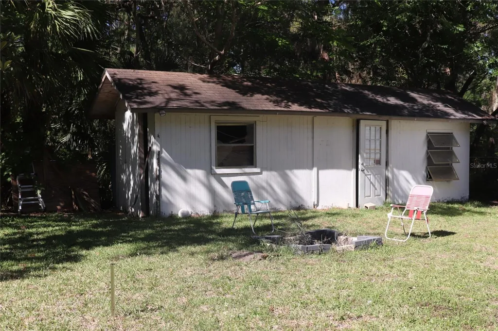 2466 Cr 401a Lake Panasoffkee FL 33538