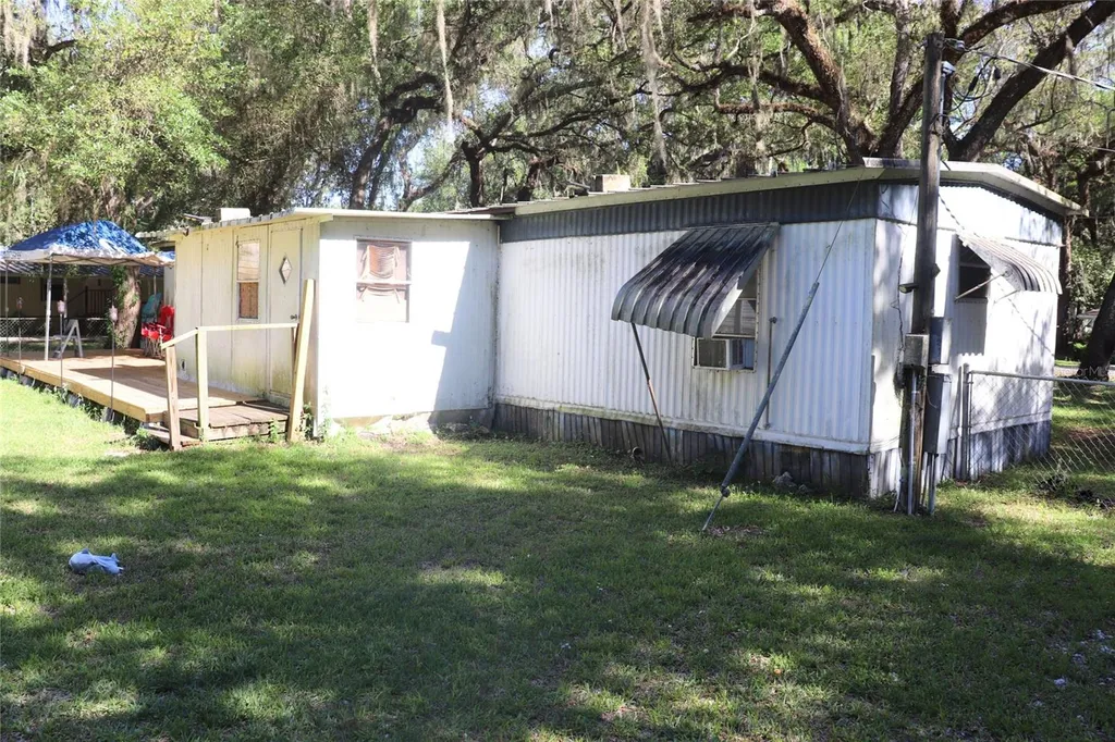 2466 Cr 401a Lake Panasoffkee FL 33538