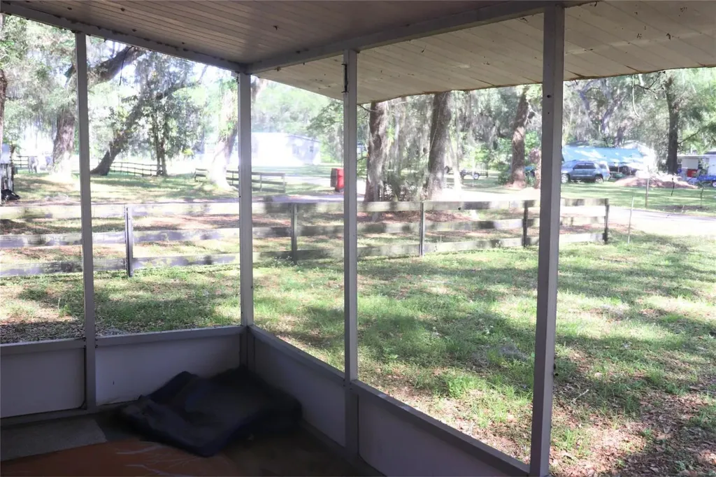 2466 Cr 401a Lake Panasoffkee FL 33538