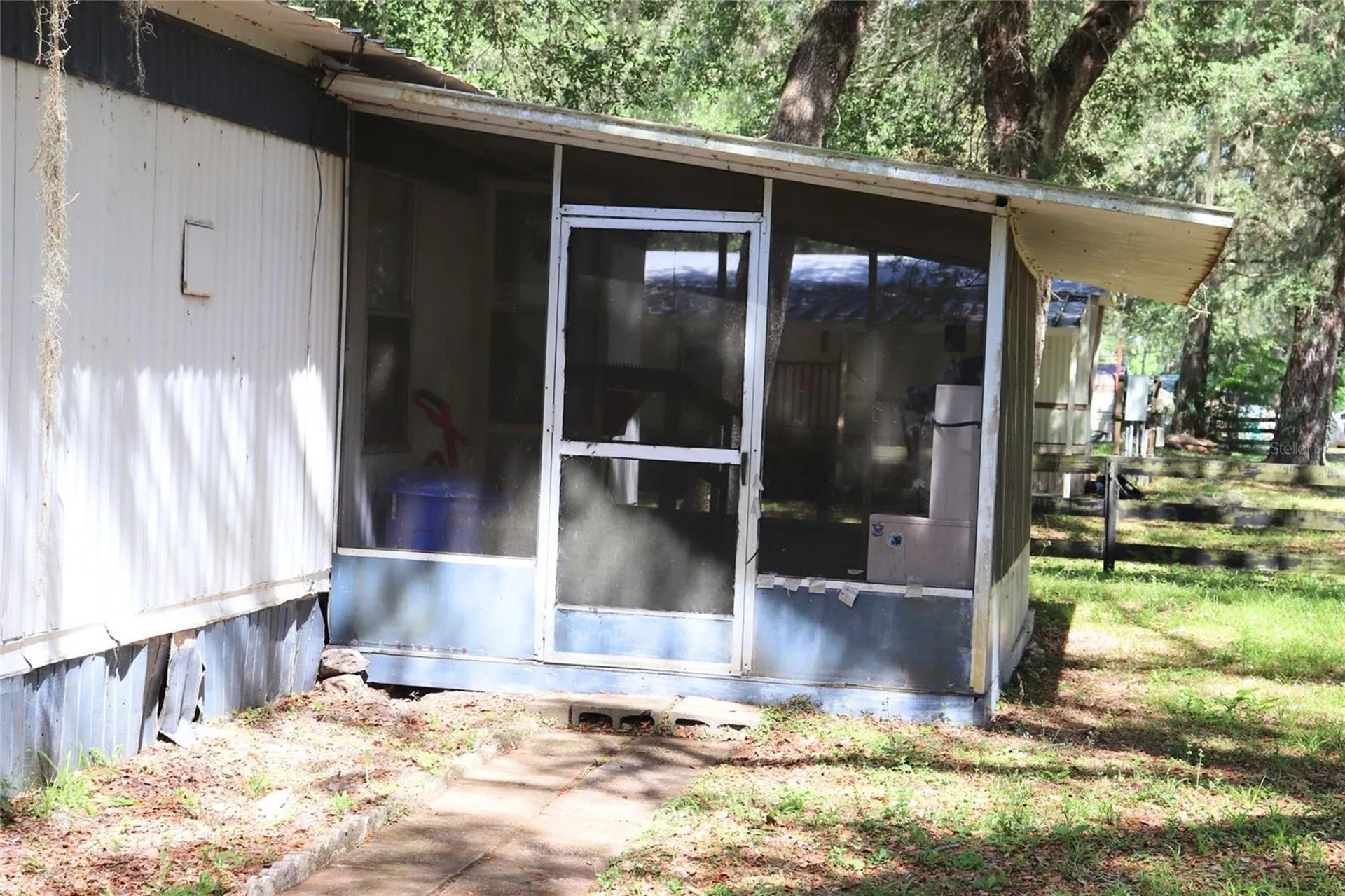 2466 Cr 401a Lake Panasoffkee FL 33538