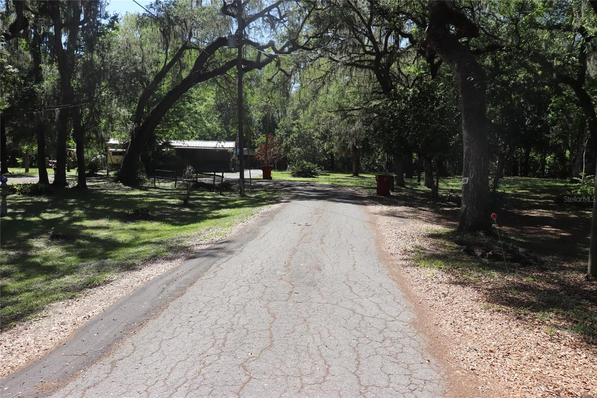 2466 Cr 401a Lake Panasoffkee FL 33538