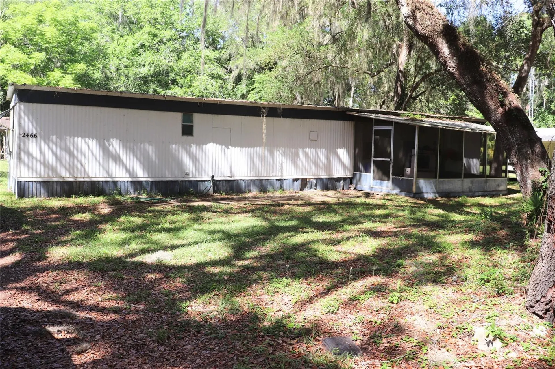2466 Cr 401a Lake Panasoffkee FL 33538