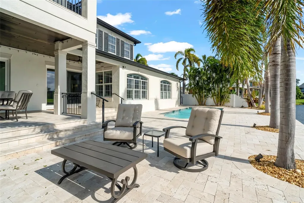 356 Belleair Drive NE St Petersburg FL 33704