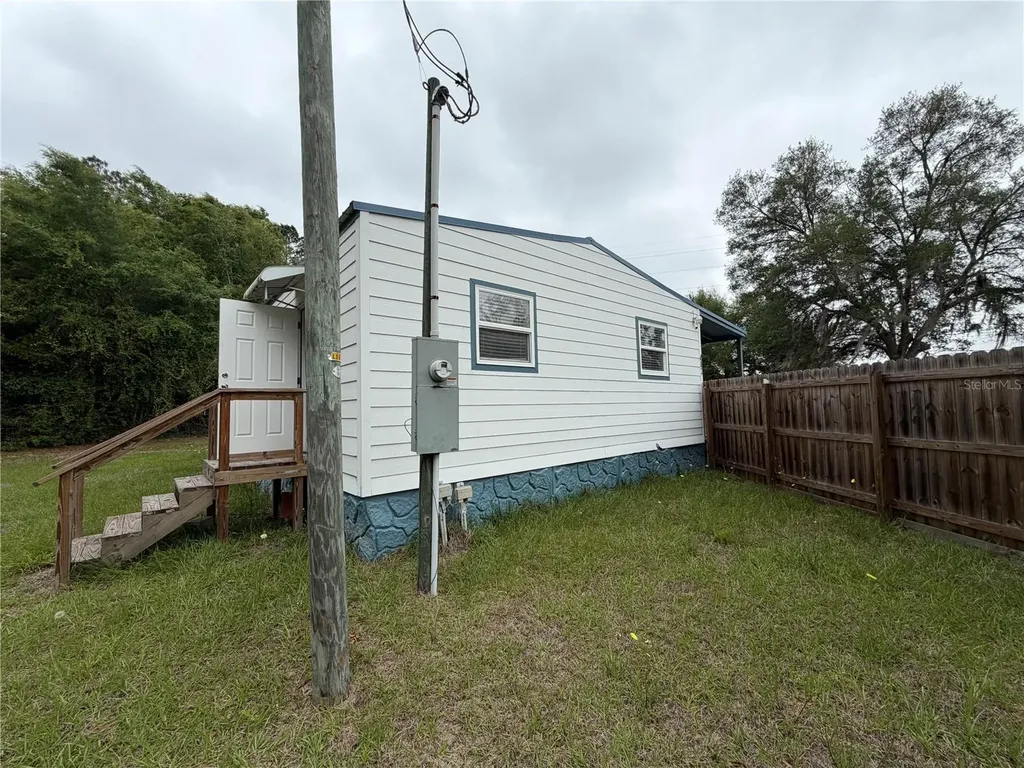 683 N Court Street Bronson FL 32621